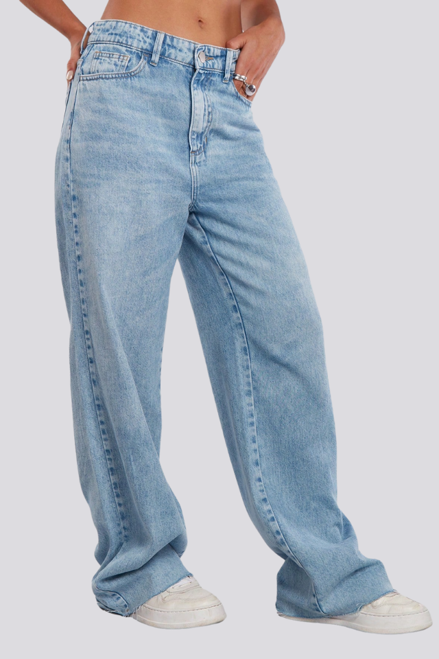 Calça jeans feminina casual branca lavada com perna larga